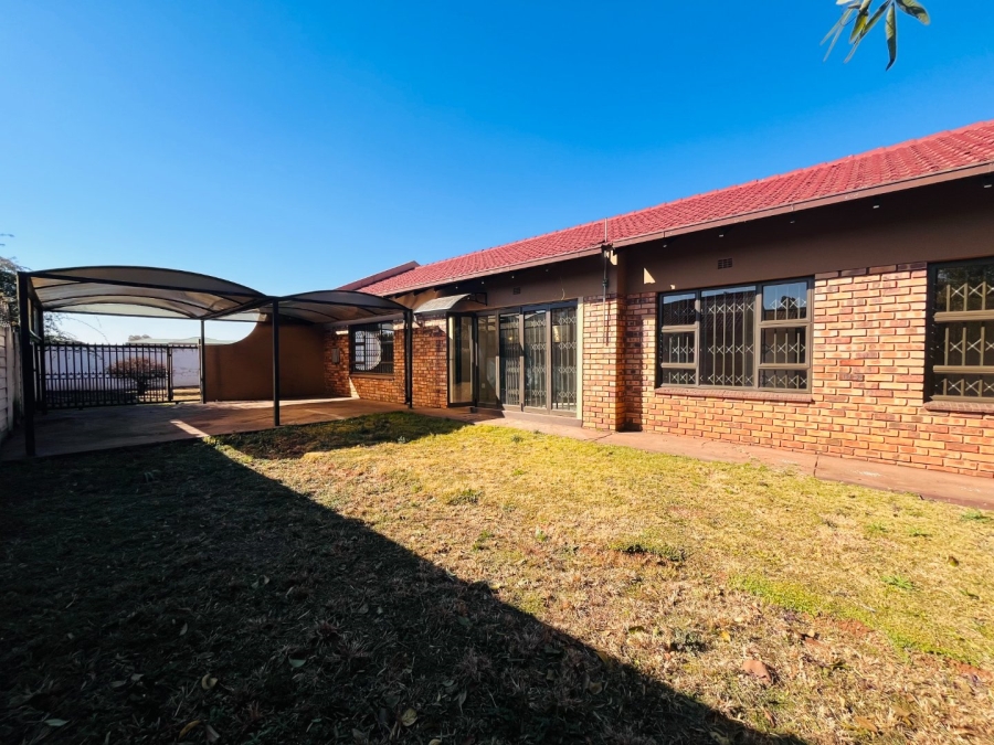 To Let 4 Bedroom Property for Rent in Mayberry Park Gauteng