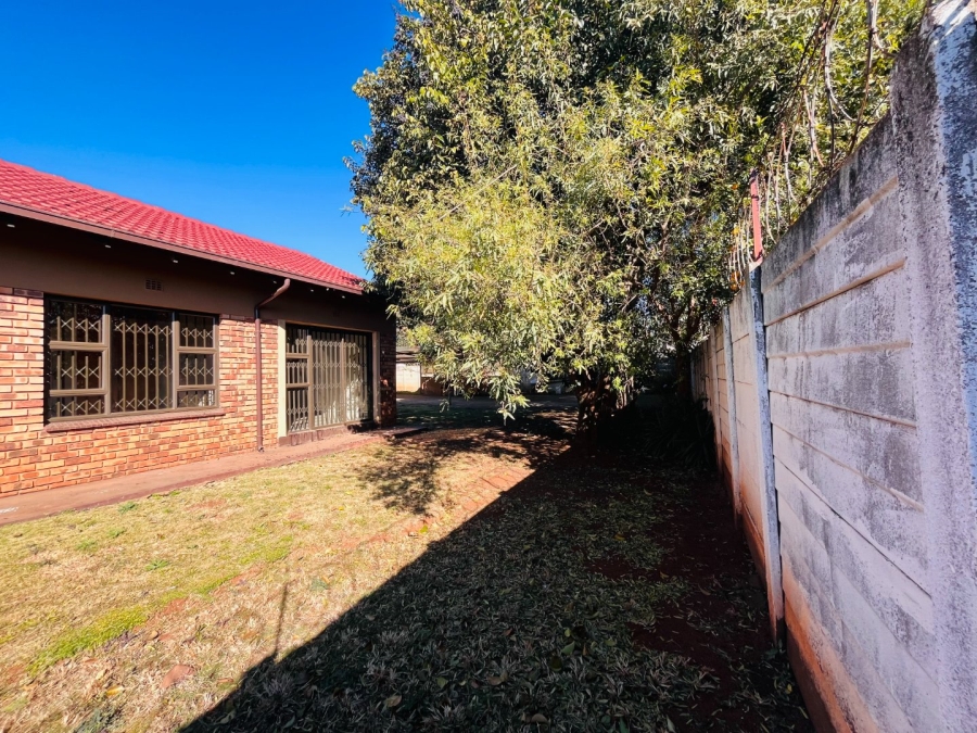 To Let 4 Bedroom Property for Rent in Mayberry Park Gauteng