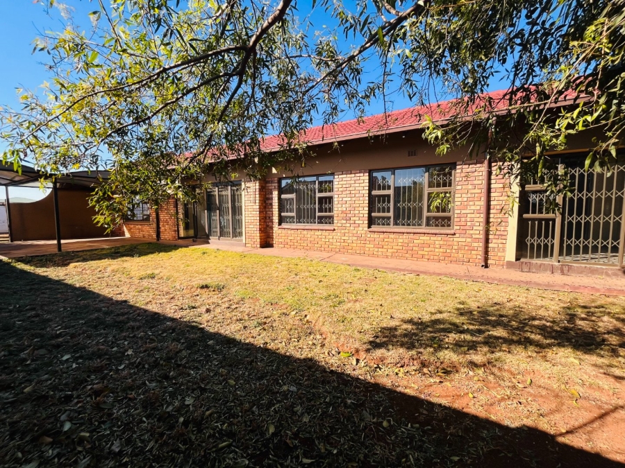 To Let 4 Bedroom Property for Rent in Mayberry Park Gauteng
