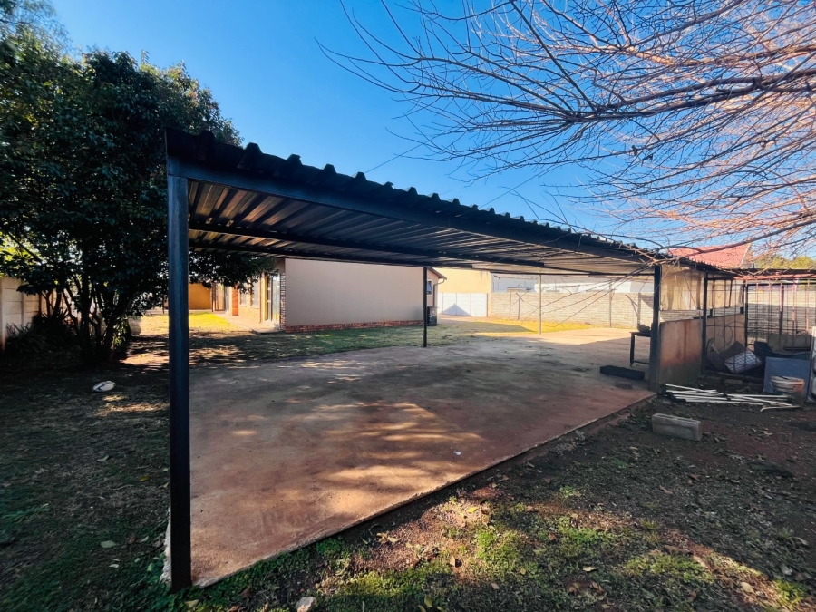 To Let 4 Bedroom Property for Rent in Mayberry Park Gauteng