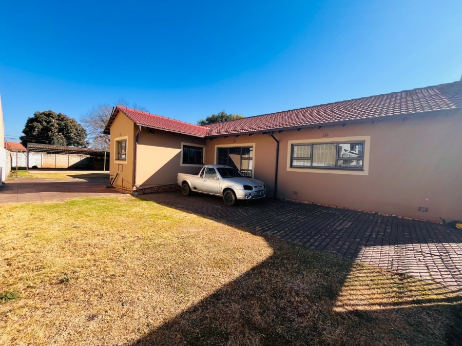 To Let 4 Bedroom Property for Rent in Mayberry Park Gauteng