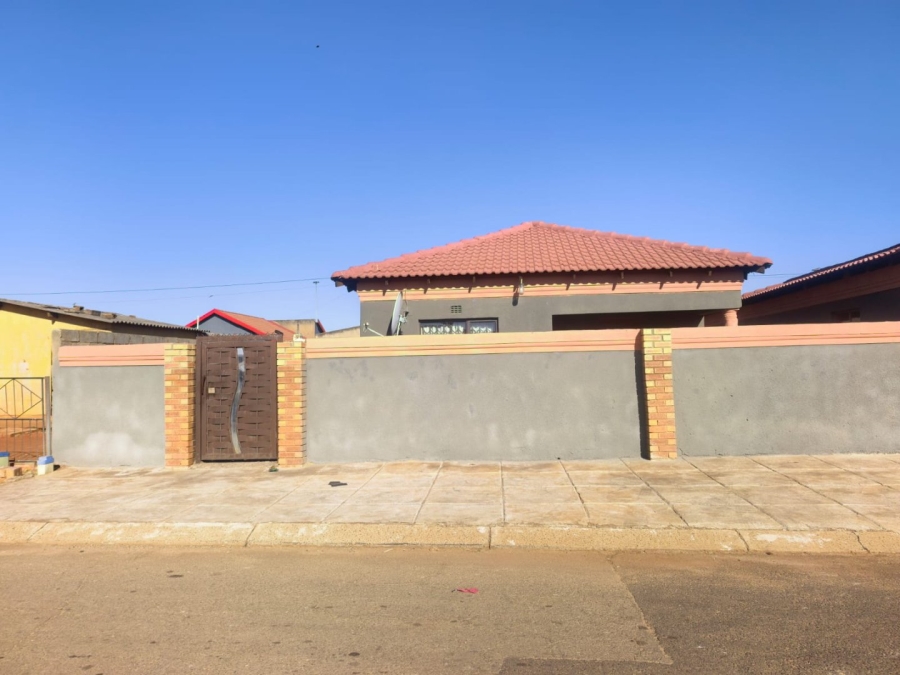 5 Bedroom Property for Sale in Vosloorus Gauteng