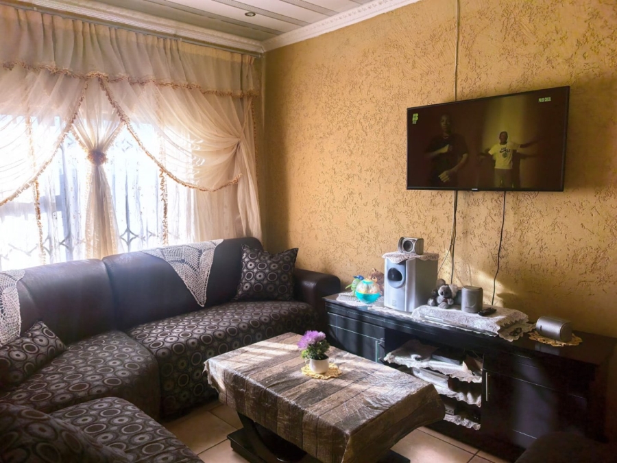 5 Bedroom Property for Sale in Vosloorus Gauteng