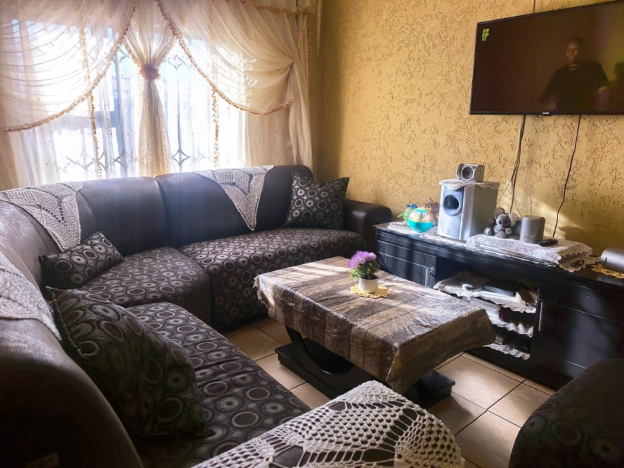5 Bedroom Property for Sale in Vosloorus Gauteng