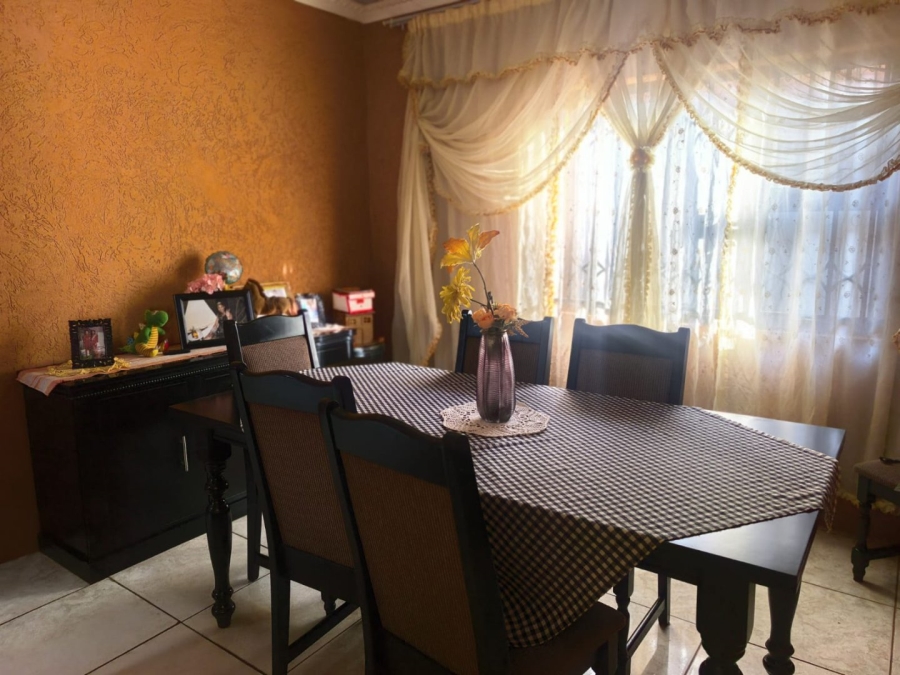 5 Bedroom Property for Sale in Vosloorus Gauteng