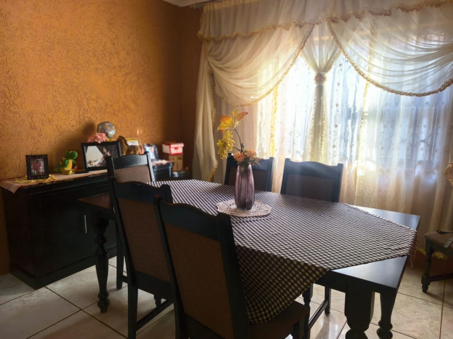 5 Bedroom Property for Sale in Vosloorus Gauteng