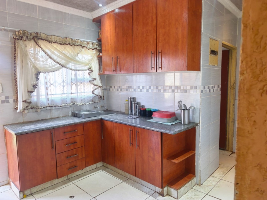 5 Bedroom Property for Sale in Vosloorus Gauteng