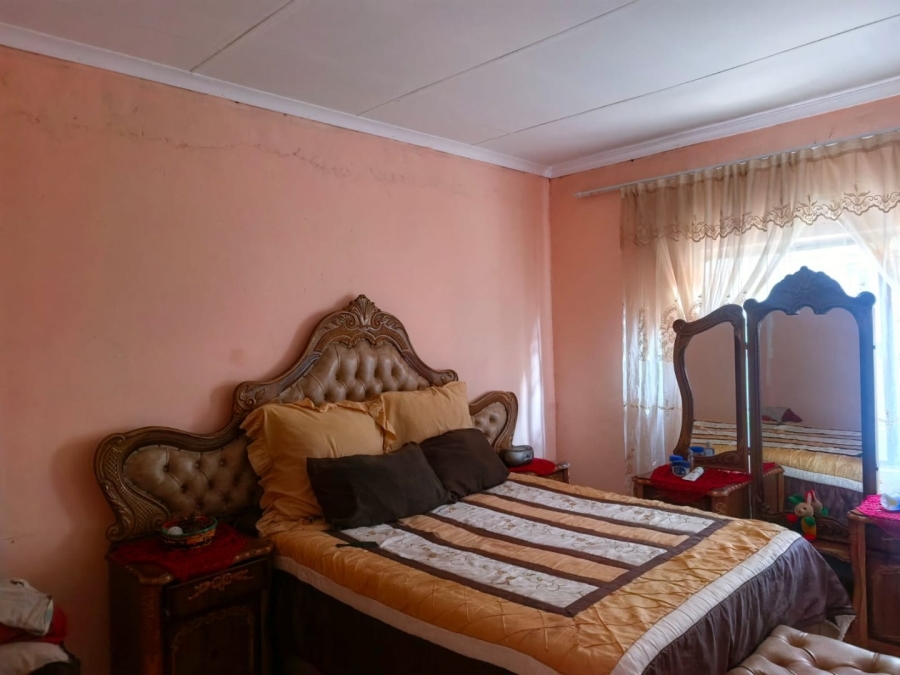 5 Bedroom Property for Sale in Vosloorus Gauteng