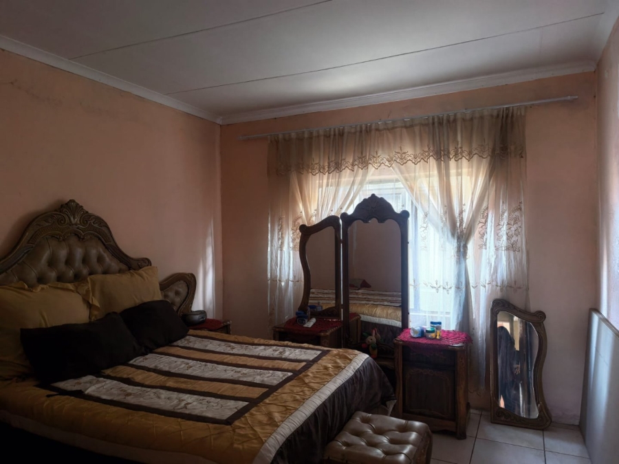 5 Bedroom Property for Sale in Vosloorus Gauteng