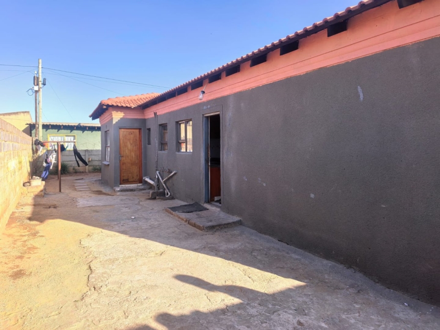 5 Bedroom Property for Sale in Vosloorus Gauteng