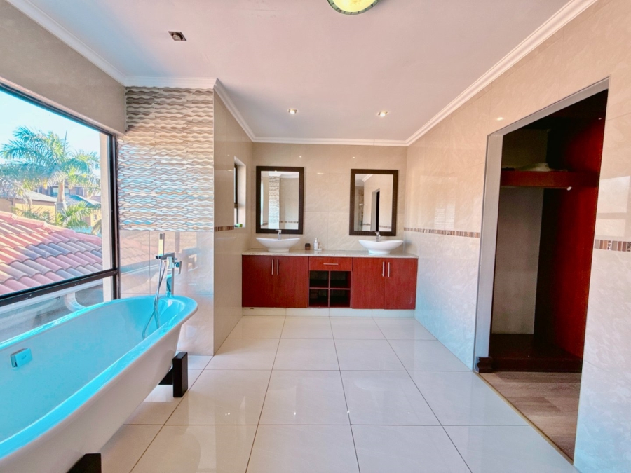 4 Bedroom Property for Sale in Blue Valley Golf Estate Gauteng