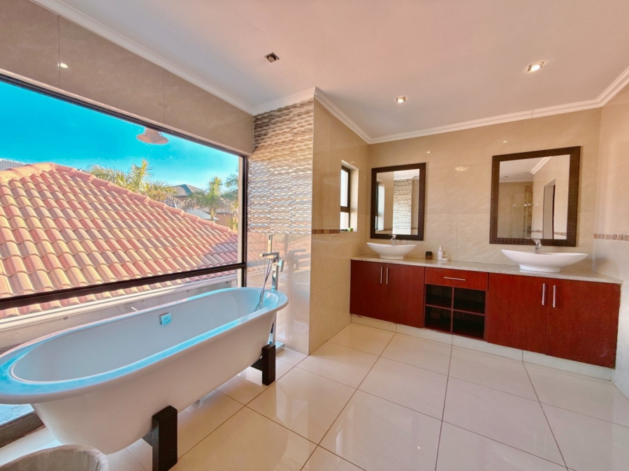 4 Bedroom Property for Sale in Blue Valley Golf Estate Gauteng