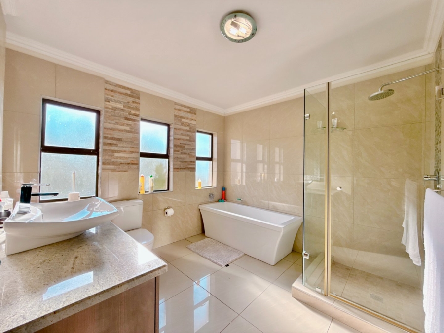 4 Bedroom Property for Sale in Blue Valley Golf Estate Gauteng