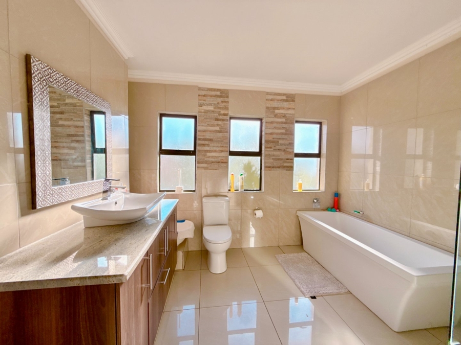 4 Bedroom Property for Sale in Blue Valley Golf Estate Gauteng