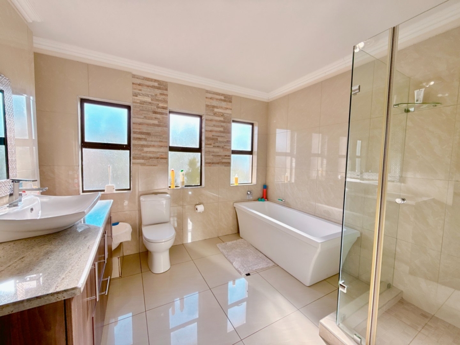 4 Bedroom Property for Sale in Blue Valley Golf Estate Gauteng