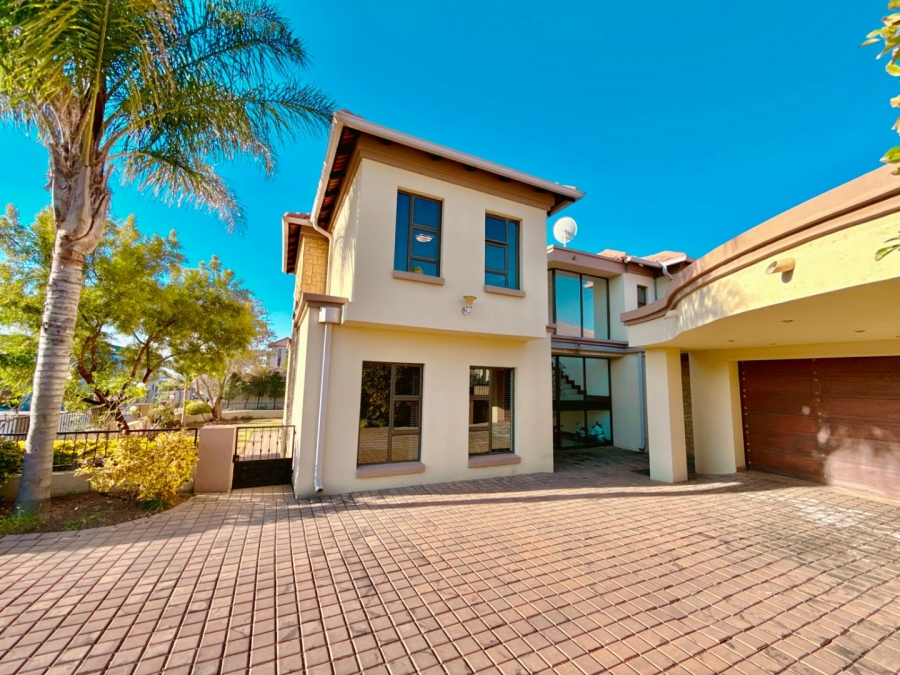 4 Bedroom Property for Sale in Blue Valley Golf Estate Gauteng