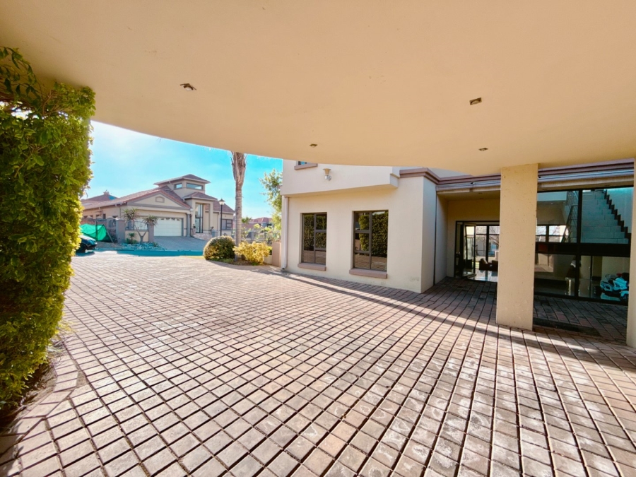 4 Bedroom Property for Sale in Blue Valley Golf Estate Gauteng