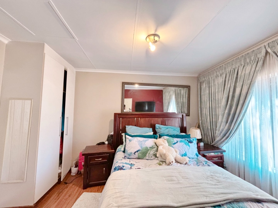 3 Bedroom Property for Sale in Heuwelsig Estate Gauteng