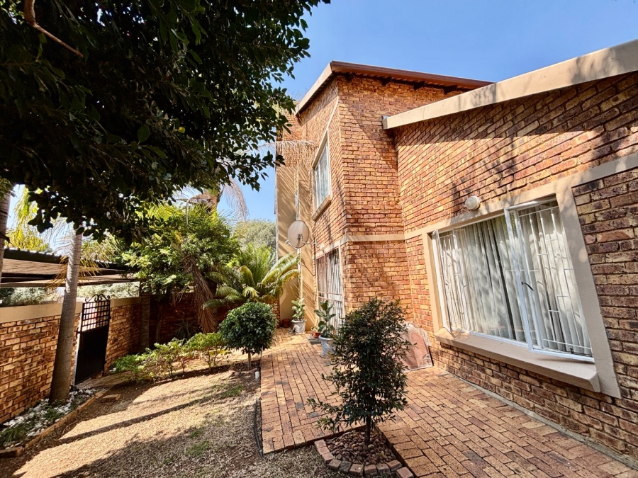 3 Bedroom Property for Sale in Heuwelsig Estate Gauteng