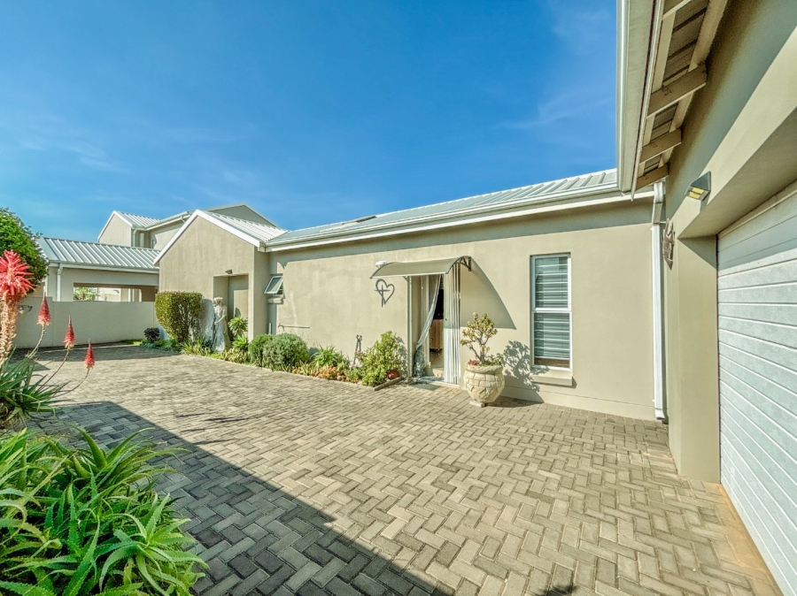 2 Bedroom Property for Sale in Blue Hills Gauteng