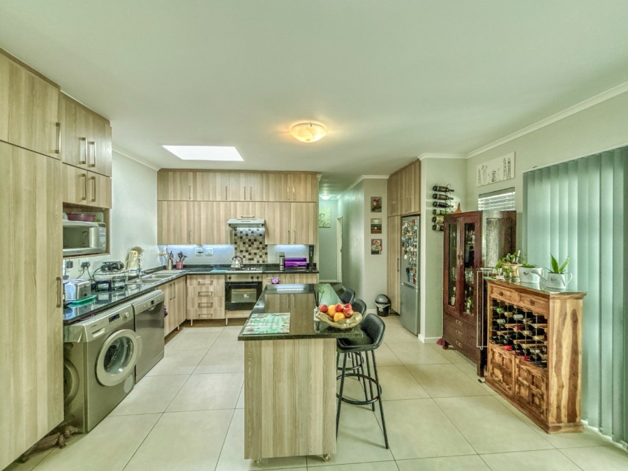 2 Bedroom Property for Sale in Blue Hills Gauteng