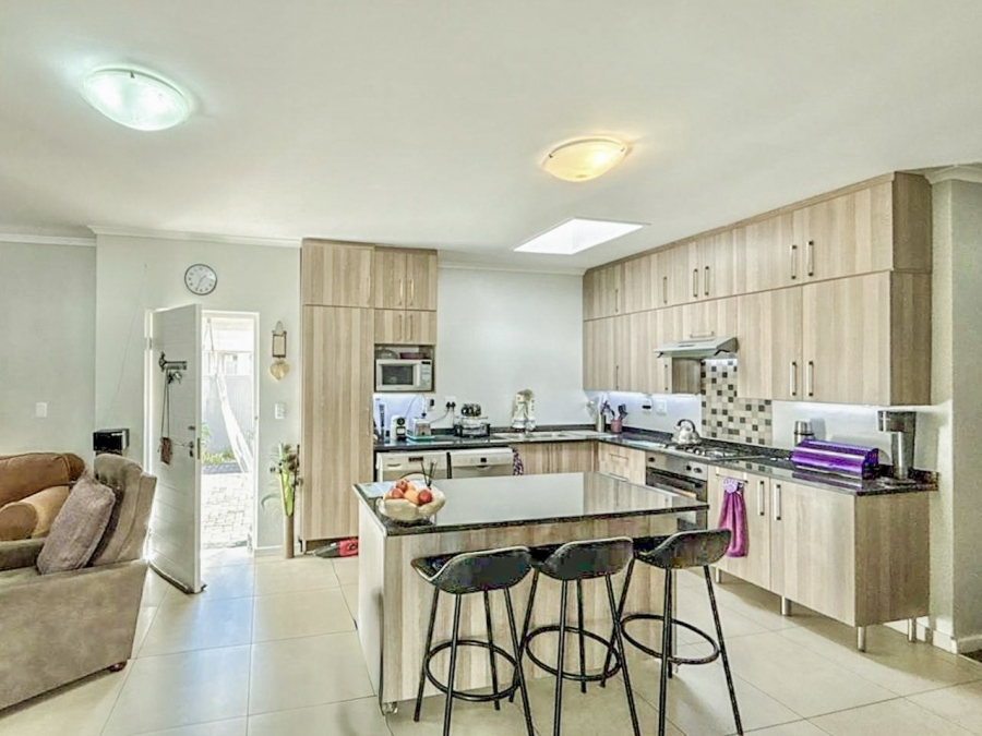 2 Bedroom Property for Sale in Blue Hills Gauteng
