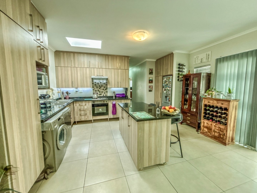 2 Bedroom Property for Sale in Blue Hills Gauteng