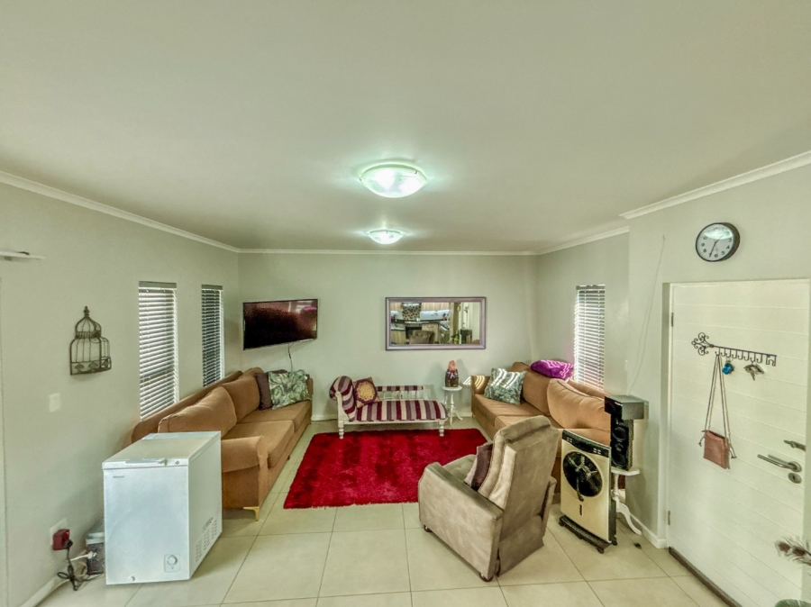 2 Bedroom Property for Sale in Blue Hills Gauteng