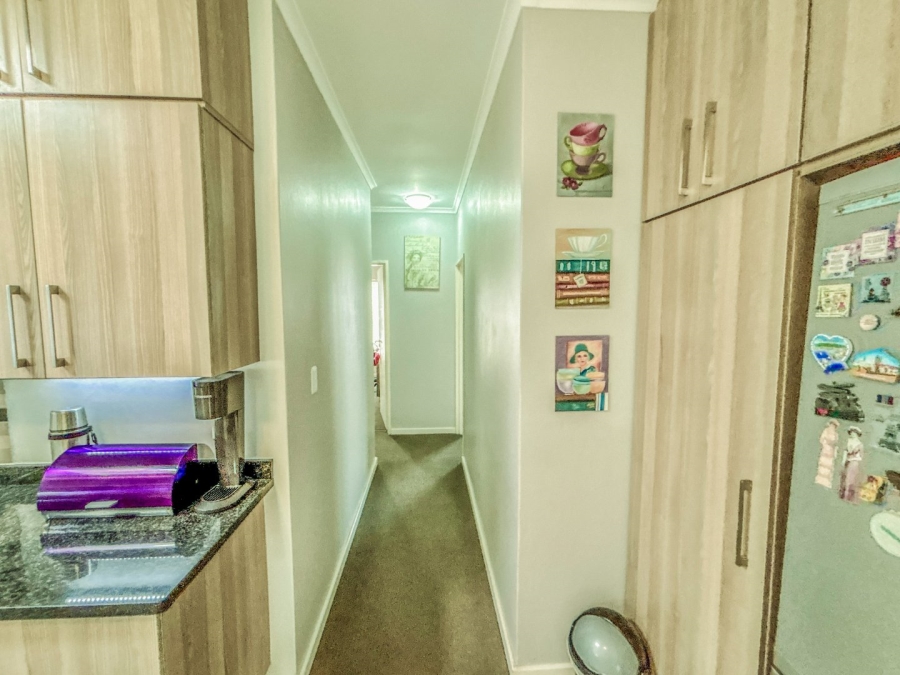 2 Bedroom Property for Sale in Blue Hills Gauteng