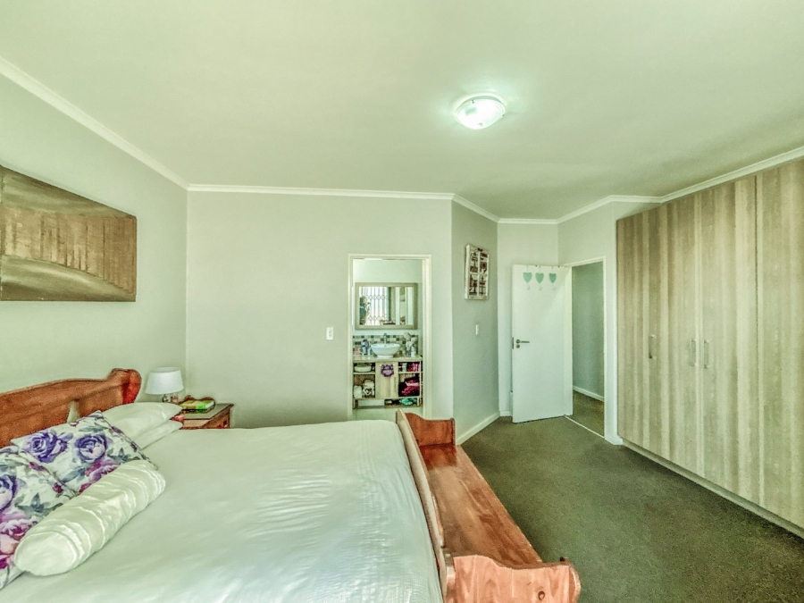 2 Bedroom Property for Sale in Blue Hills Gauteng