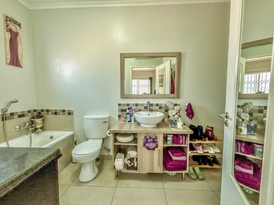 2 Bedroom Property for Sale in Blue Hills Gauteng