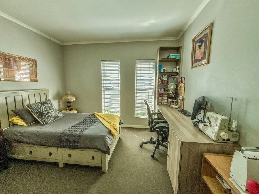 2 Bedroom Property for Sale in Blue Hills Gauteng