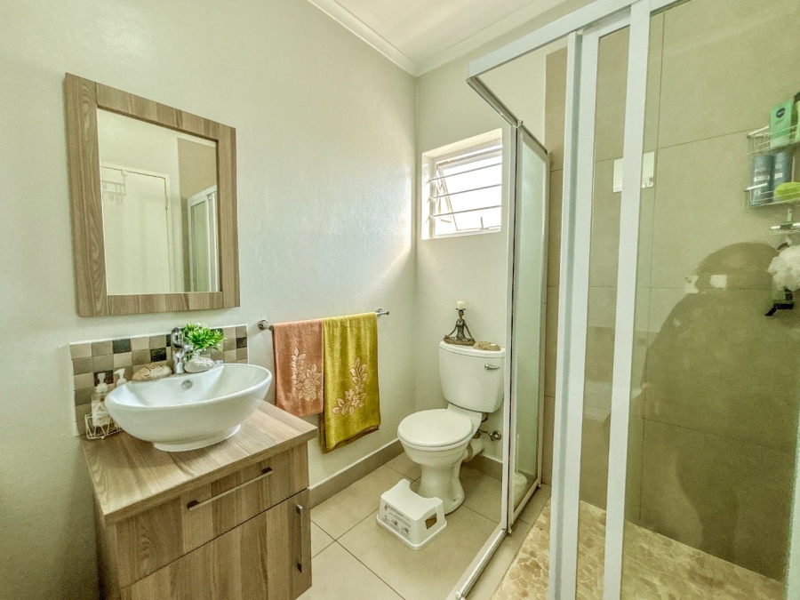 2 Bedroom Property for Sale in Blue Hills Gauteng