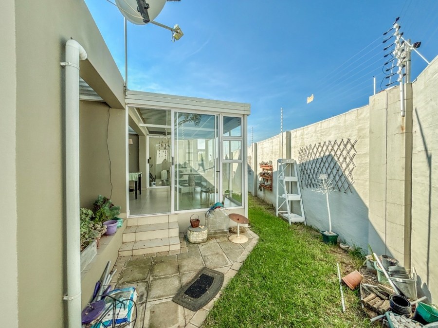 2 Bedroom Property for Sale in Blue Hills Gauteng