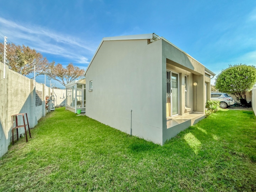 2 Bedroom Property for Sale in Blue Hills Gauteng