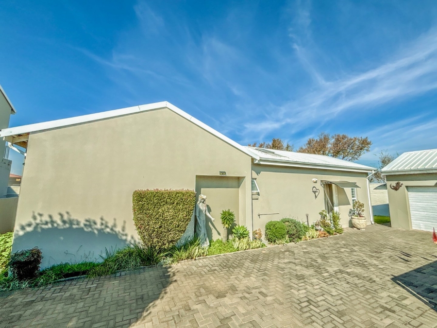 2 Bedroom Property for Sale in Blue Hills Gauteng
