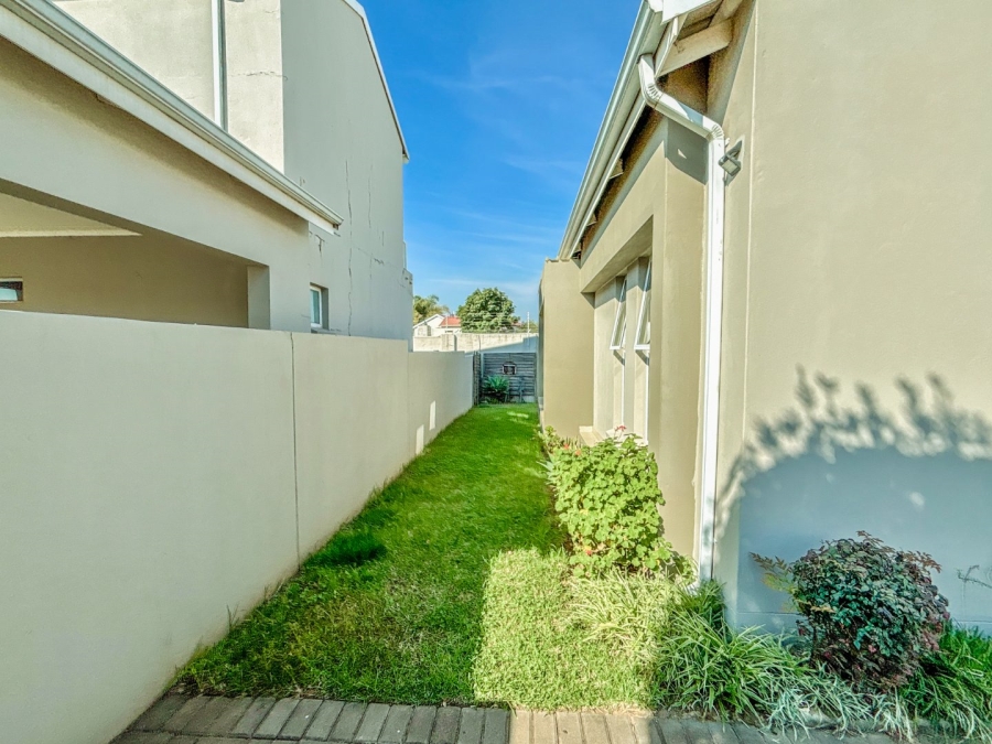 2 Bedroom Property for Sale in Blue Hills Gauteng