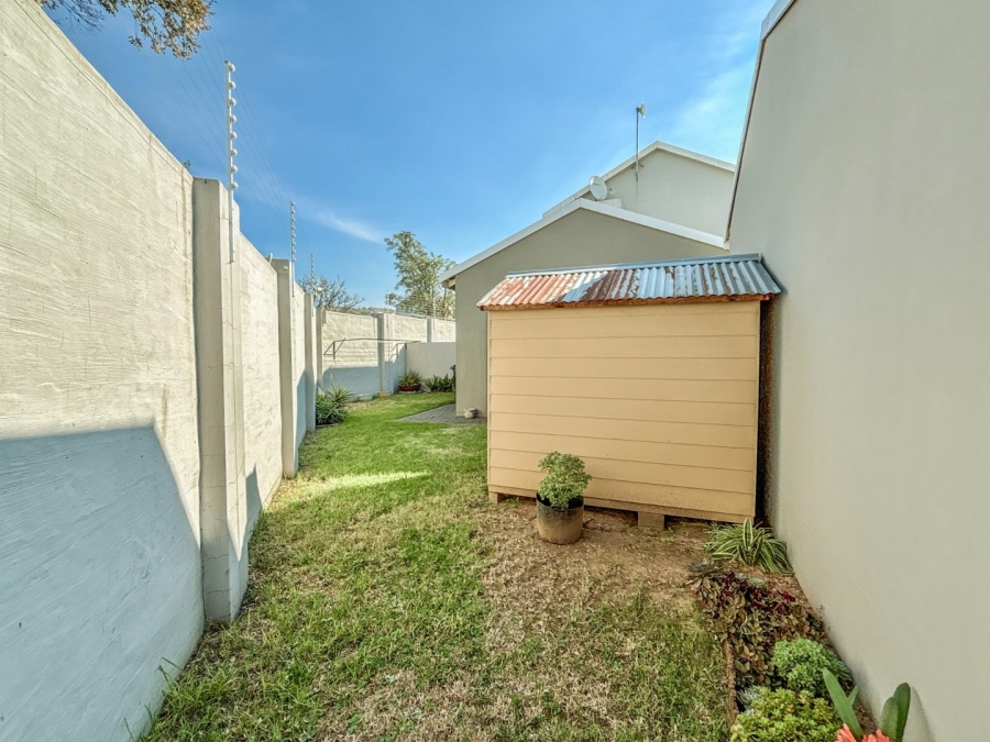 2 Bedroom Property for Sale in Blue Hills Gauteng