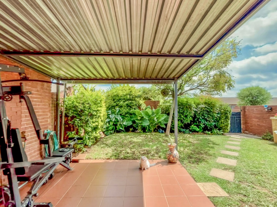 2 Bedroom Property for Sale in Stone Ridge Gauteng