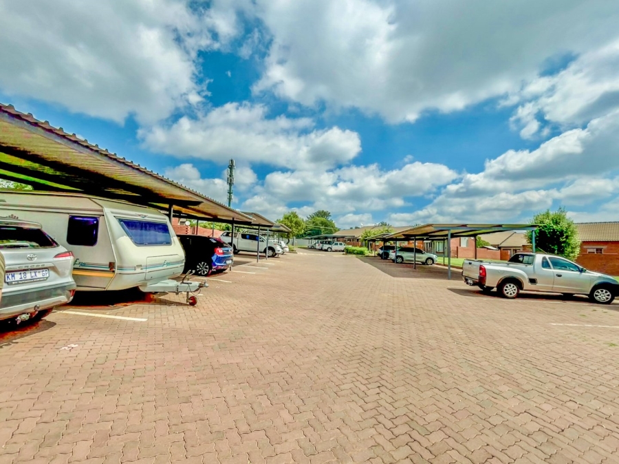 2 Bedroom Property for Sale in Stone Ridge Gauteng