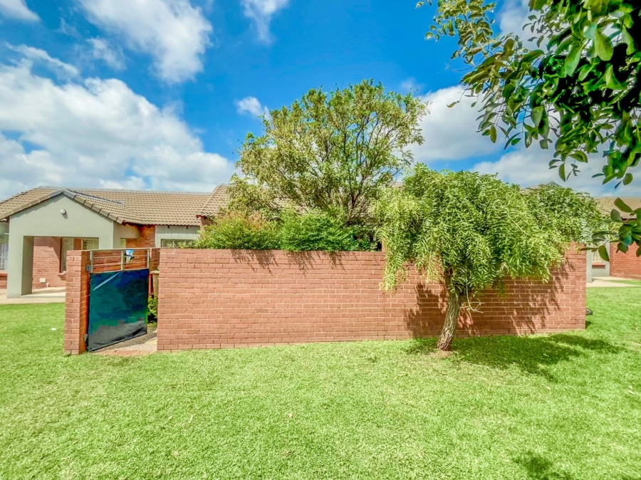 2 Bedroom Property for Sale in Stone Ridge Gauteng