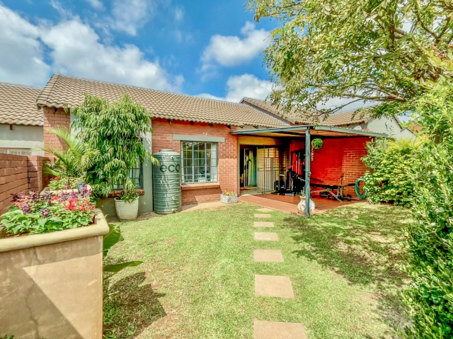 2 Bedroom Property for Sale in Stone Ridge Gauteng