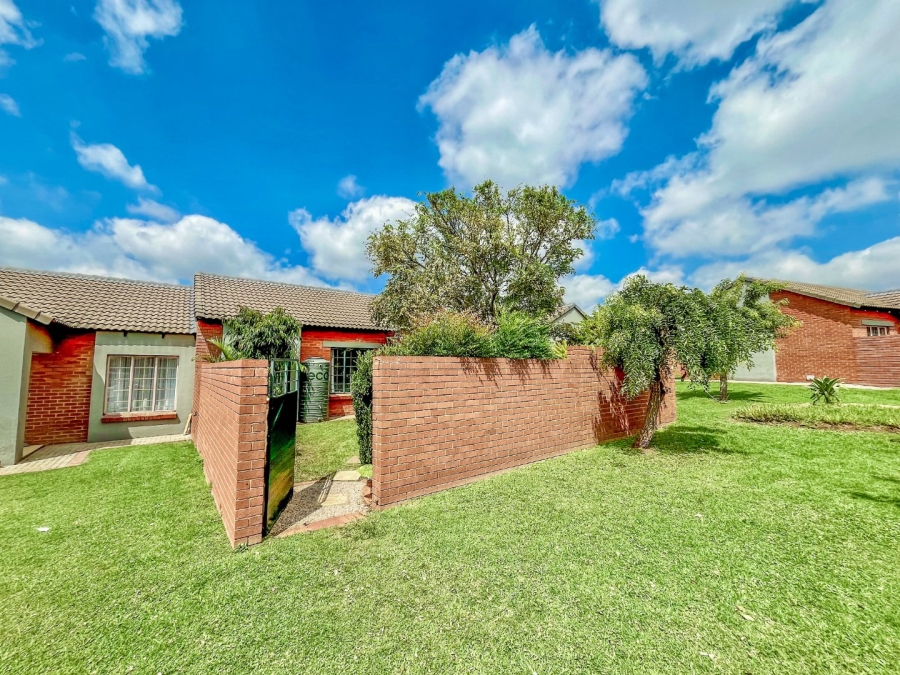 2 Bedroom Property for Sale in Stone Ridge Gauteng