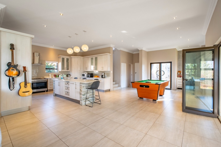 5 Bedroom Property for Sale in Stone Ridge Gauteng