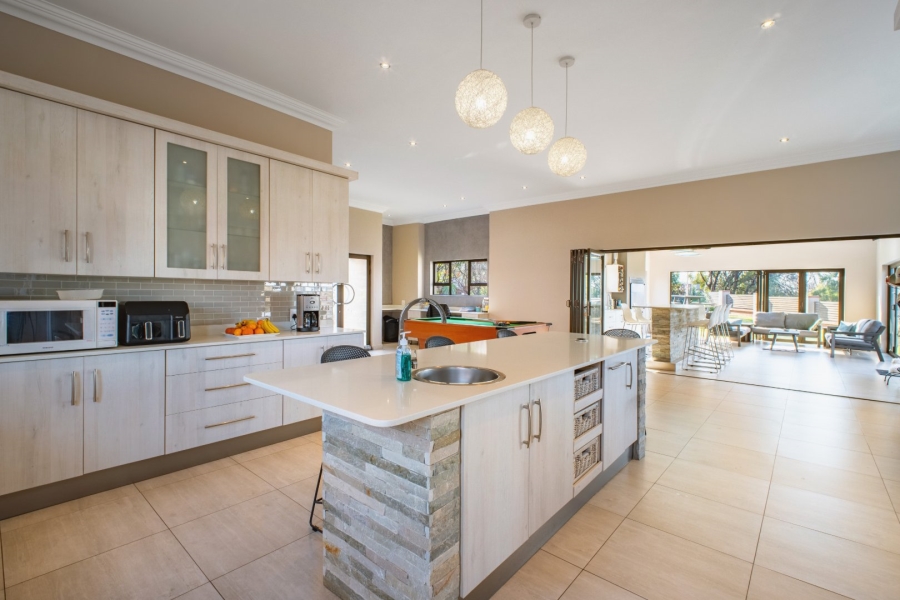5 Bedroom Property for Sale in Stone Ridge Gauteng