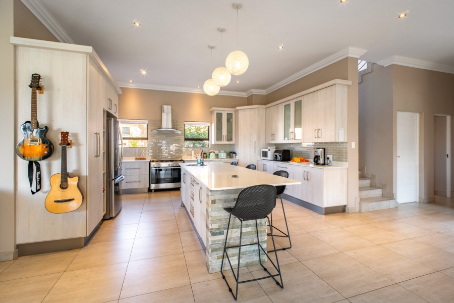 5 Bedroom Property for Sale in Stone Ridge Gauteng