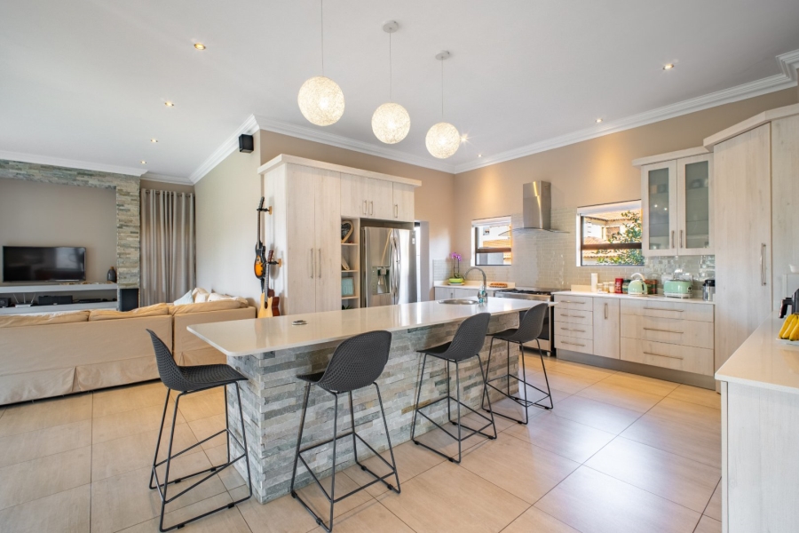 5 Bedroom Property for Sale in Stone Ridge Gauteng