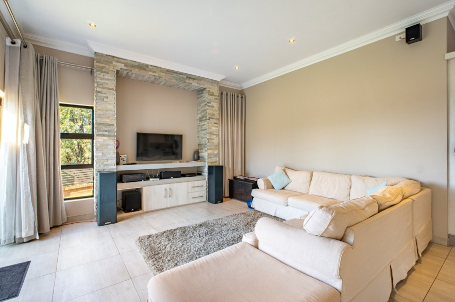 5 Bedroom Property for Sale in Stone Ridge Gauteng
