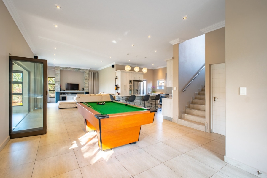 5 Bedroom Property for Sale in Stone Ridge Gauteng