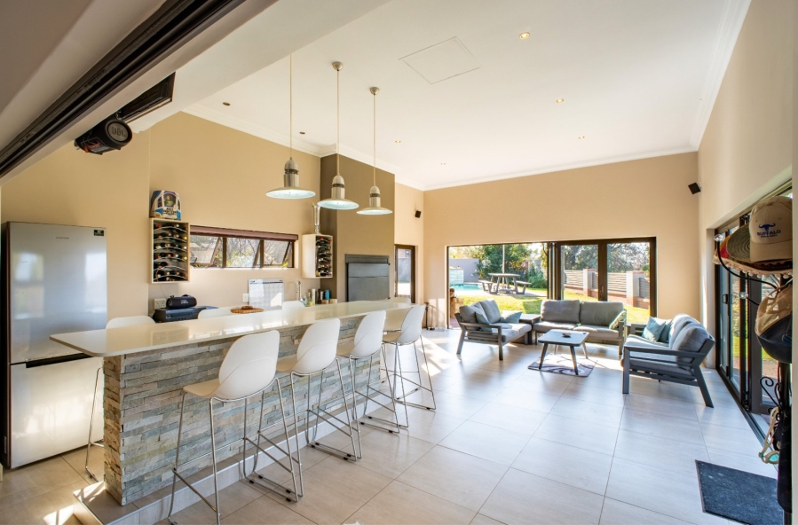 5 Bedroom Property for Sale in Stone Ridge Gauteng